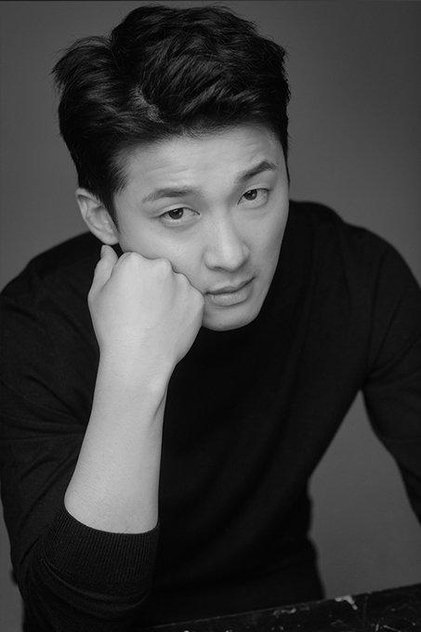 Photo of artist Kwon Seung-woo