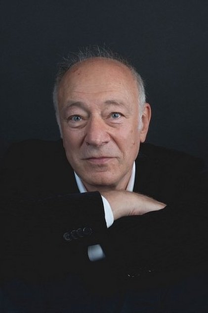 Photo of artist Simon Bakhouche