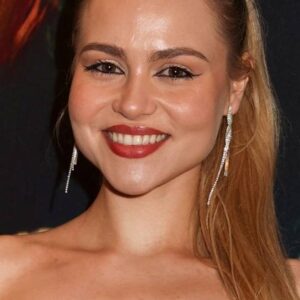 Photo of artist Karolina Ugrenyuk