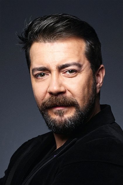 Photo of artist Serhan Süsler