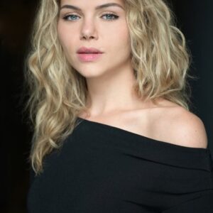 Photo of artist Laura Paolillo