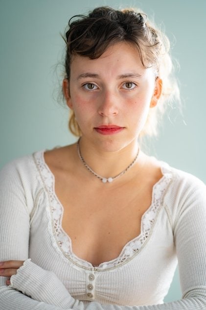 Photo of artist Kelley Pereira