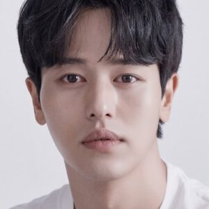 Photo of artist Lee Jung-hyoung