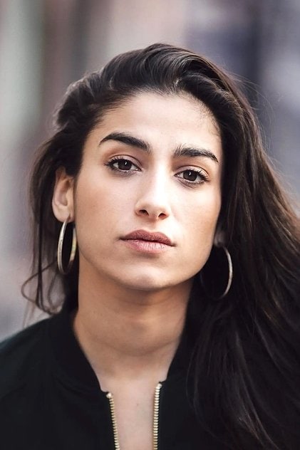 Photo of artist Carolina Yuste
