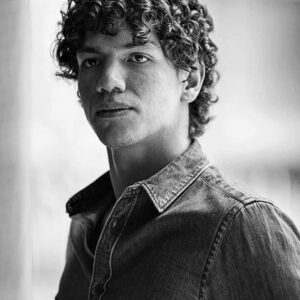 Photo of artist Isaac Hernández