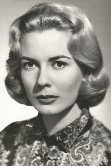 Photo of artist Emma Danieli