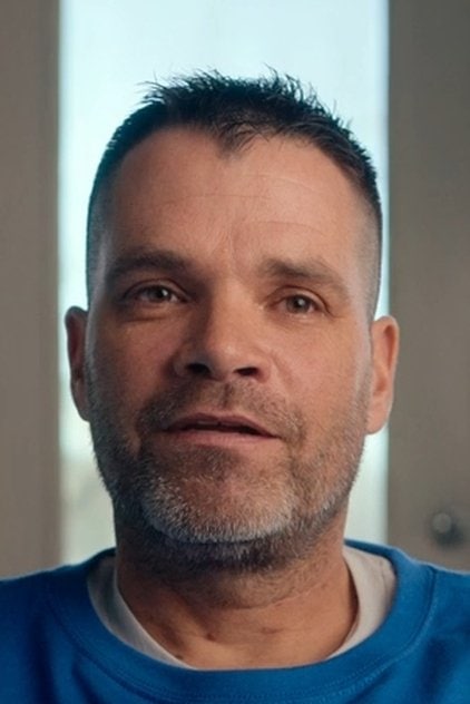 Photo of artist Shawn Licari