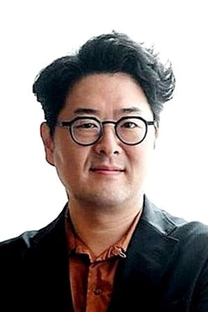 Photo of artist Lee Sang-geun
