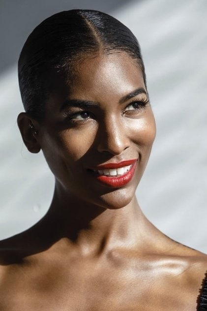 Photo of artist Dominique Silver