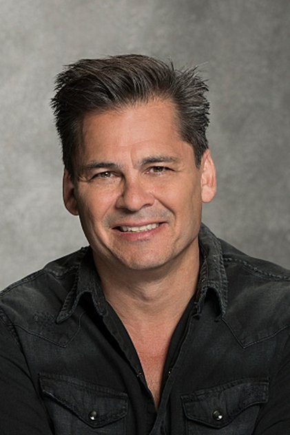 Photo of artist Peter M. Lenkov