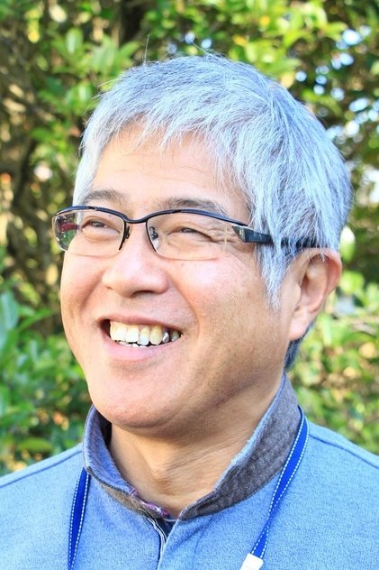 Photo of artist Izo Hashimoto