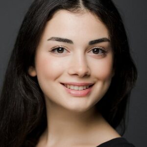 Photo of artist Özge Yağız