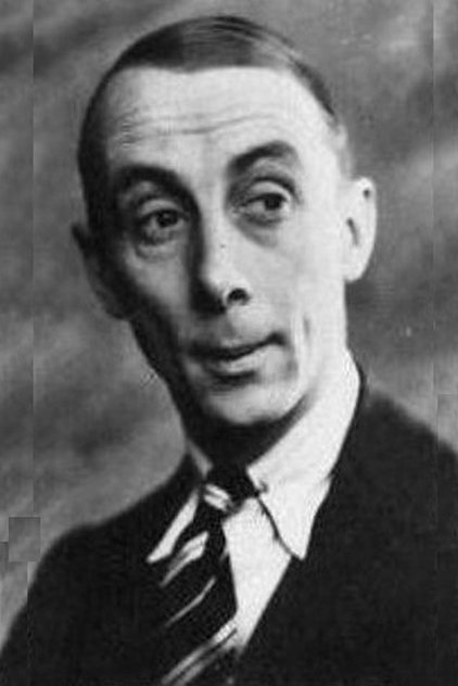 Photo of artist Kenneth Kove