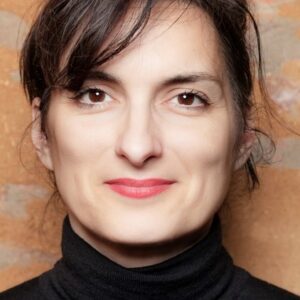 Photo of artist Carly Wijs