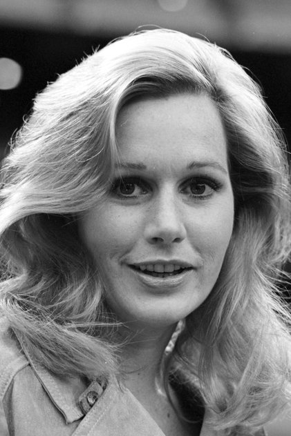 Photo of artist Sally Kellerman