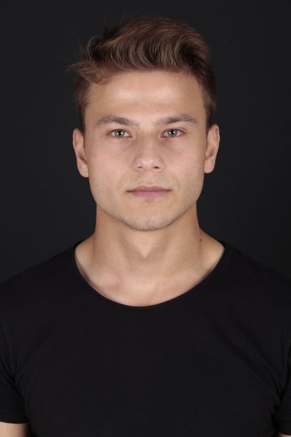 Photo of artist Adem Bal