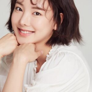 Photo of artist Kim Su-ol