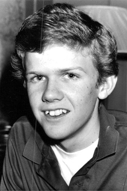 Photo of artist Robert MacNaughton