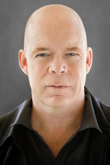 Photo of artist Thomas Mills