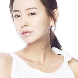 Photo of artist Shim Yi Young