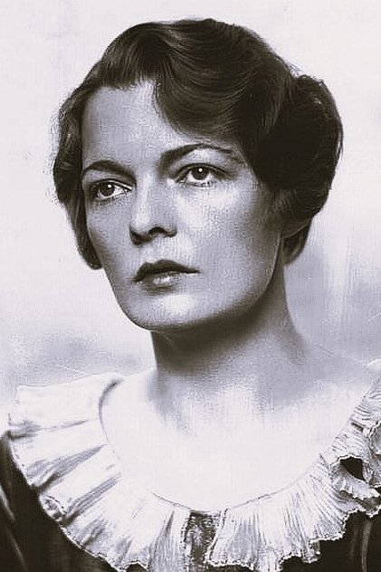 Photo of artist Margalo Gillmore
