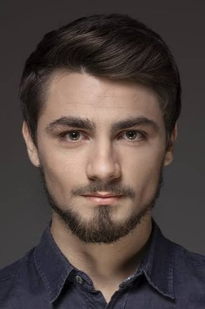 Photo of artist Batuhan Gelener
