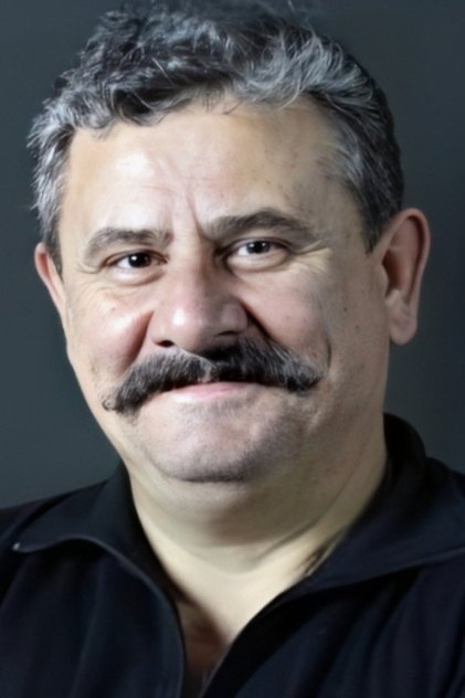 Photo of artist Necat Bayar