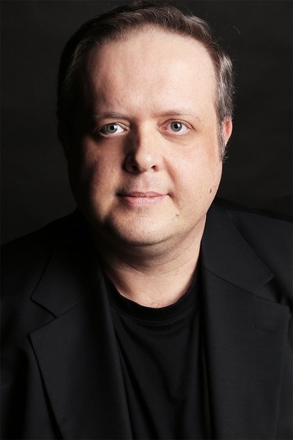Photo of artist Umut Öztok