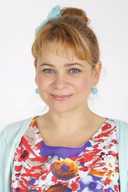 Photo of artist Anca Sigartău
