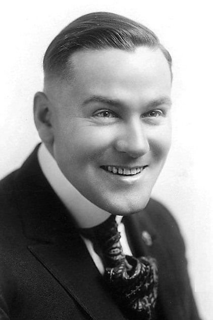 Photo of artist Vernon Dent