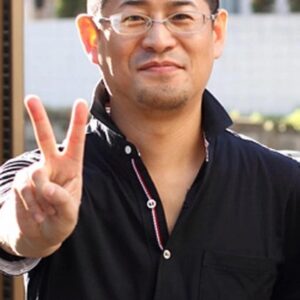 Photo of artist Tatsuya Oishi