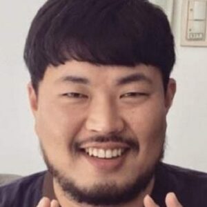 Photo of artist Seo Dong-oh