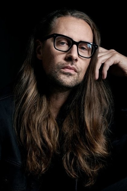 Photo of artist Ian Cooper