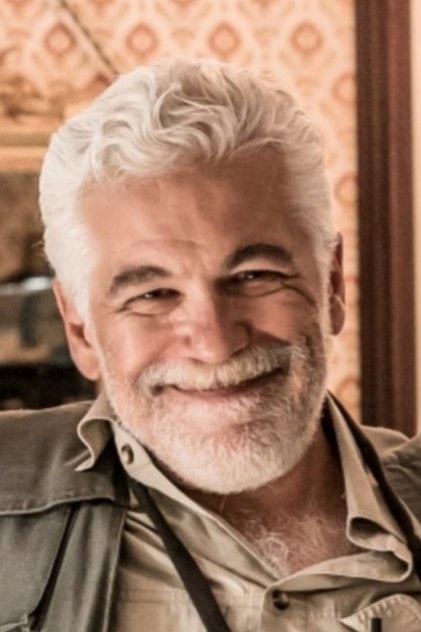 Photo of artist Luis Estrada