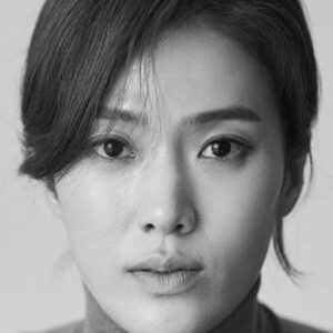 Photo of artist Hwang Hyun-bin