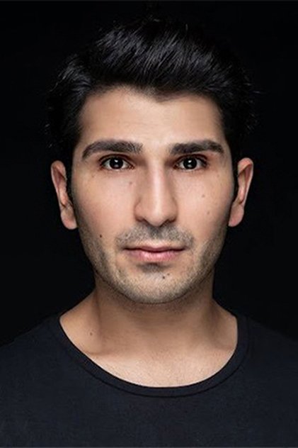 Photo of artist Evliya Aykan