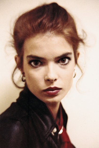 Photo of artist Zoë Lund