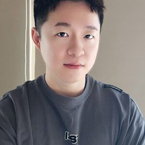 Photo of artist Guo Hongjin