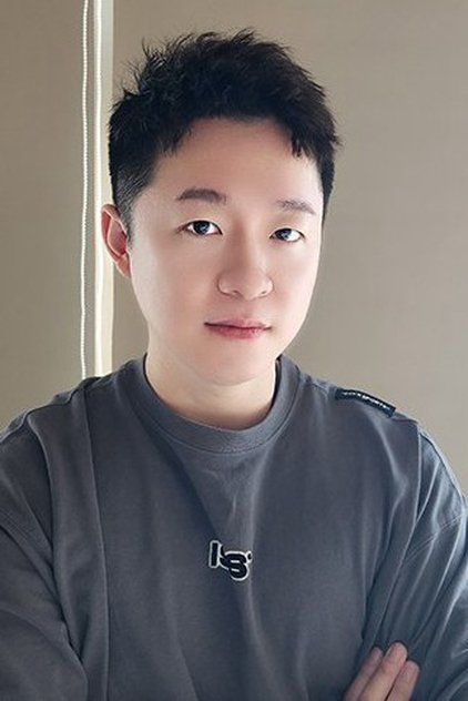 Photo of artist Guo Hongjin