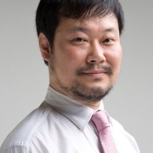 Photo of artist Ri Woo-jin