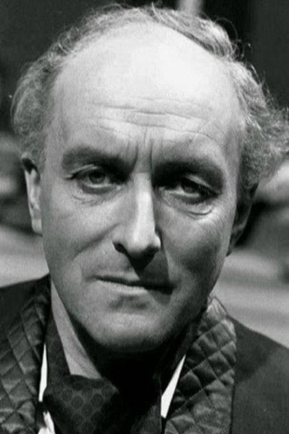 Photo of artist Peter Howell