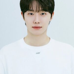 Photo of artist Ha Hyun-sang