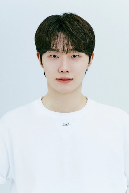 Photo of artist Ha Hyun-sang