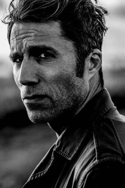 Photo of artist Roi Miller
