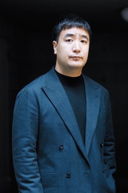 Photo of artist Yuta Shimotsu