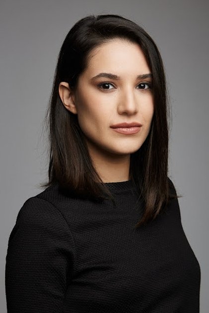 Photo of artist Sude Oduncu