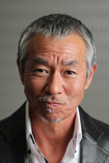 Photo of artist Toshiro Yanagiba