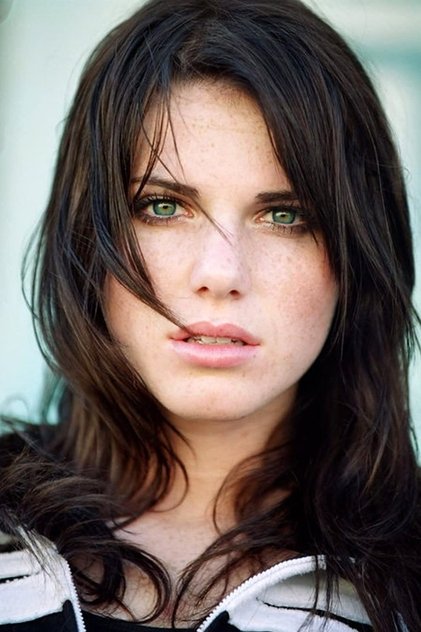 Photo of artist Caitlyn Folley