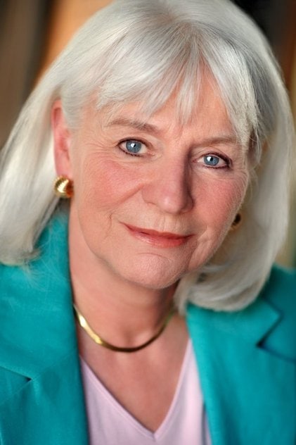 Photo of artist Joanna Miles