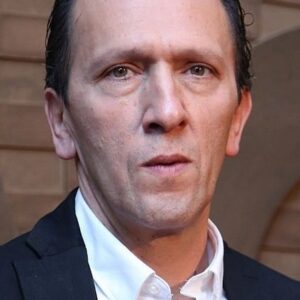 Photo of artist Carlos Aragón